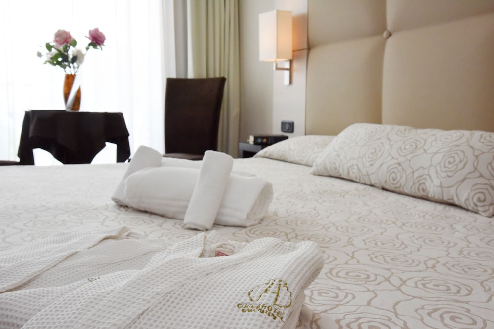 Cocca Hotel Royal Thai SPA — Hotel rooms in Sarnico, Lombardy