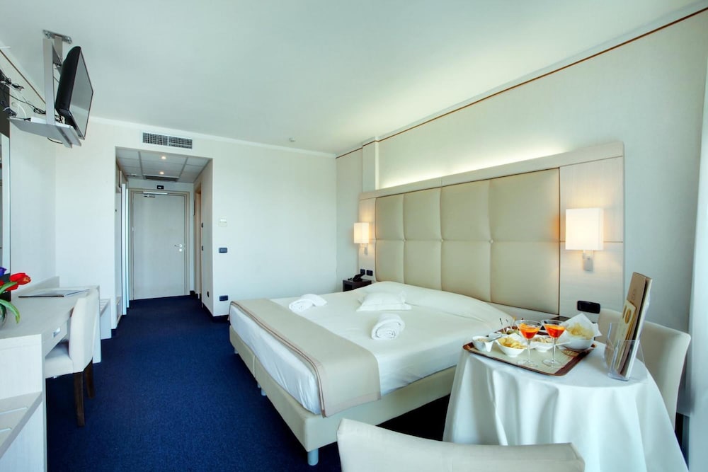 Cocca Hotel Royal Thai SPA — Hotel rooms in Sarnico, Lombardy