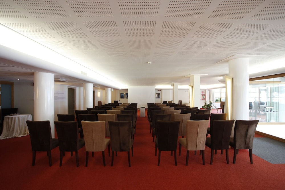 Cocca Hotel Royal Thai SPA — Hotel building in Sarnico, Lombardy