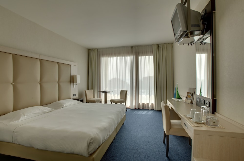 Cocca Hotel Royal Thai SPA — Hotel rooms in Sarnico, Lombardy