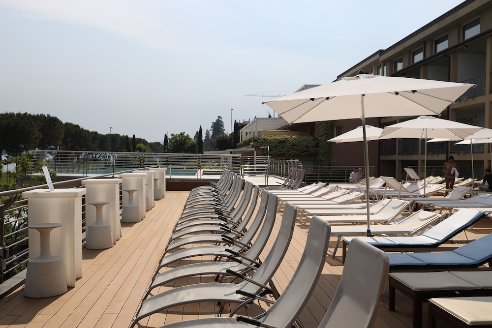 Cocca Hotel Royal Thai SPA — Swimming pool in Sarnico, Lombardy