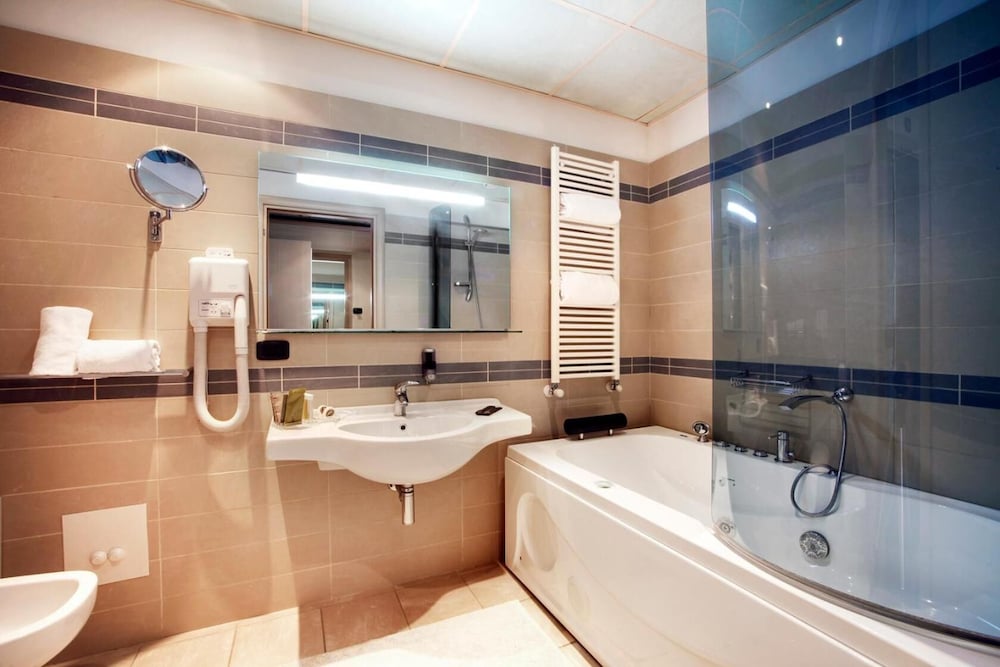 Cocca Hotel Royal Thai SPA — Hotel rooms in Sarnico, Lombardy