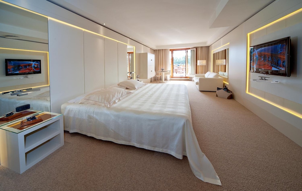 Cocca Hotel Royal Thai SPA — Hotel rooms in Sarnico, Lombardy