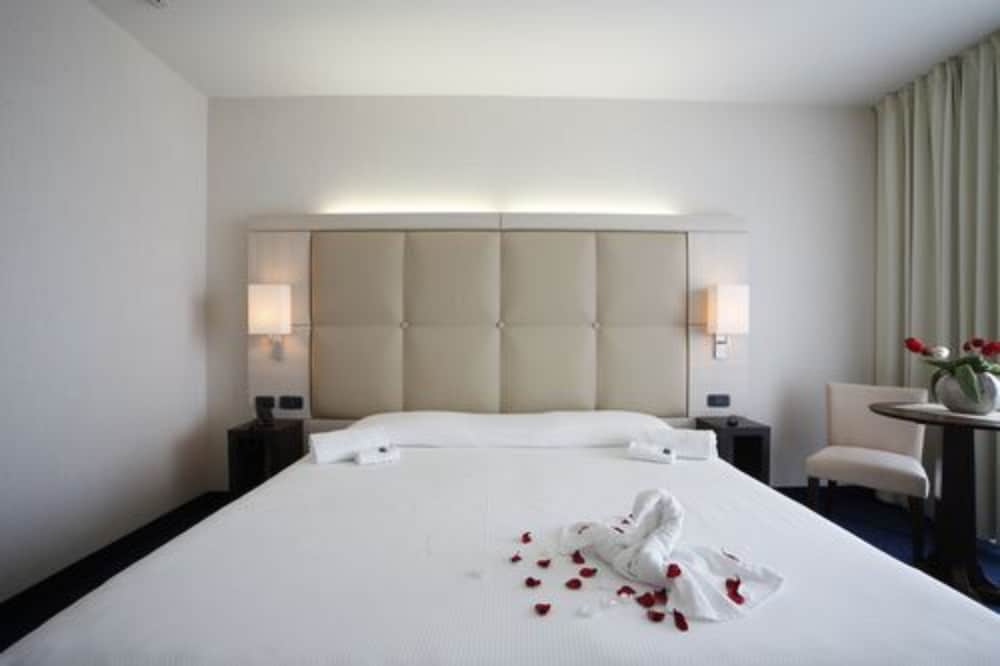Cocca Hotel Royal Thai SPA — Hotel rooms in Sarnico, Lombardy