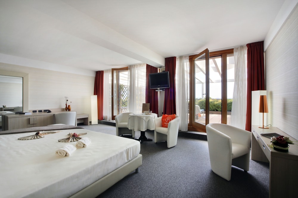 Cocca Hotel Royal Thai SPA — Hotel rooms in Sarnico, Lombardy