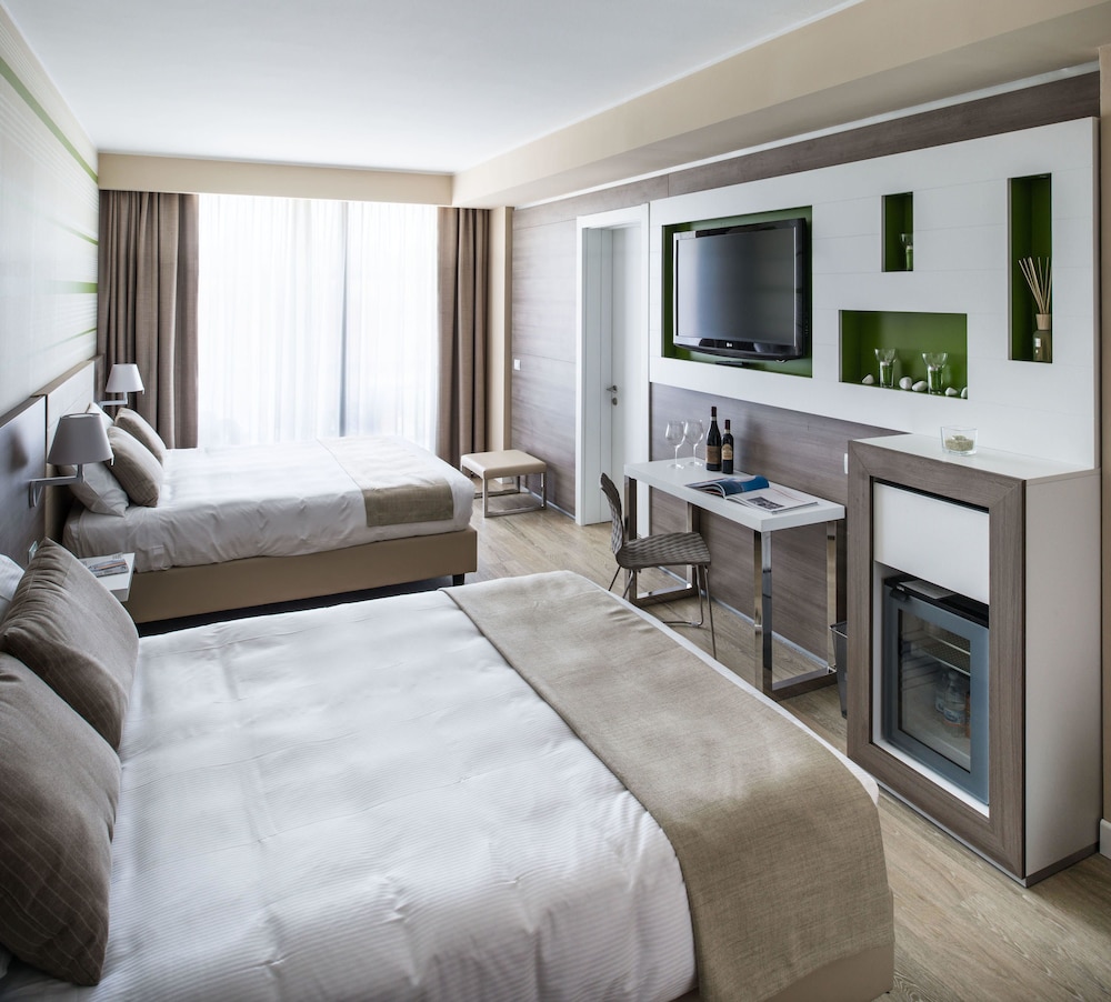 Enjoy Garda Hotel — Hotel rooms in Peschiera del Garda, Veneto