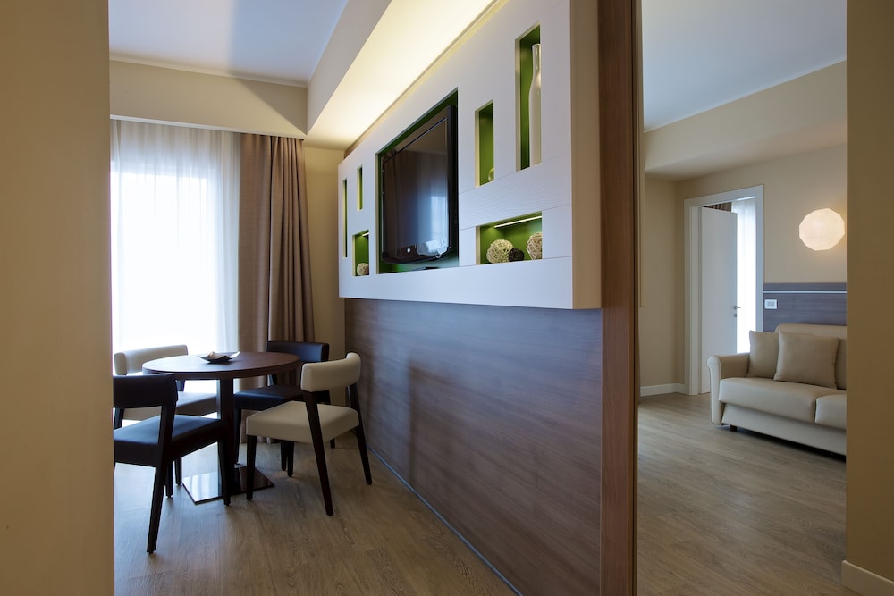 Enjoy Garda Hotel — Hotel rooms in Peschiera del Garda, Veneto