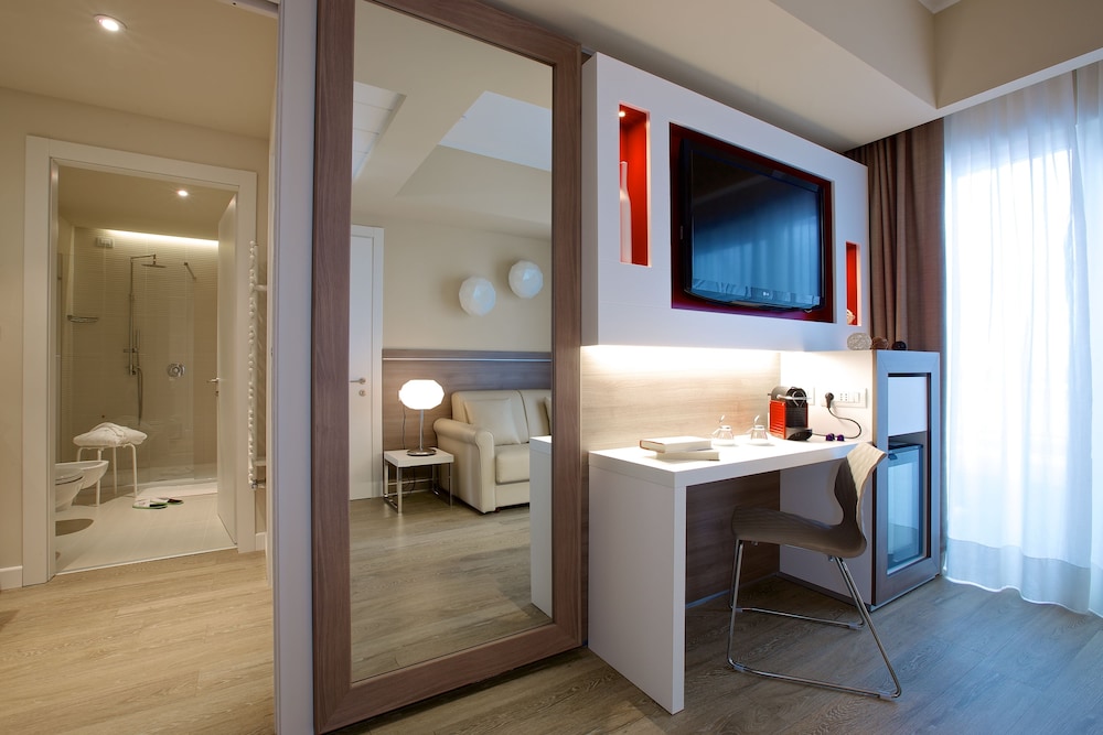 Enjoy Garda Hotel — Hotel rooms in Peschiera del Garda, Veneto