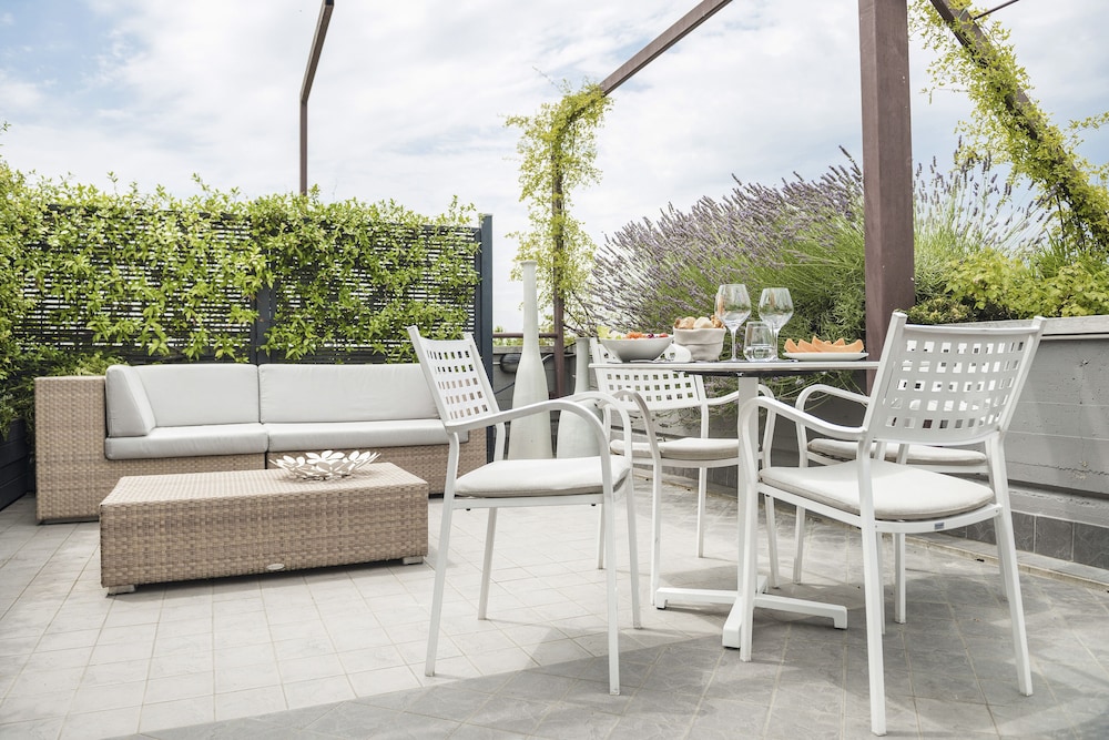 Enjoy Garda Hotel — Restaurant & bars in Peschiera del Garda, Veneto