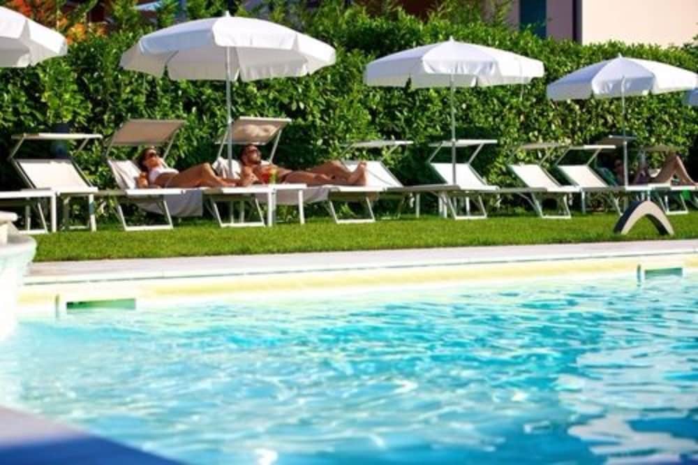 Enjoy Garda Hotel — Swimming pool in Peschiera del Garda, Veneto
