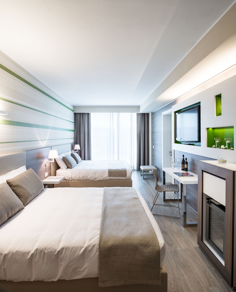 Enjoy Garda Hotel — Hotel rooms in Peschiera del Garda, Veneto