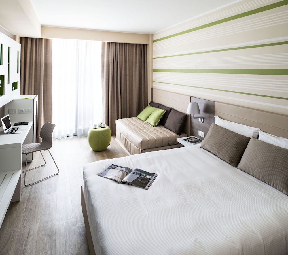 Enjoy Garda Hotel — Hotel rooms in Peschiera del Garda, Veneto