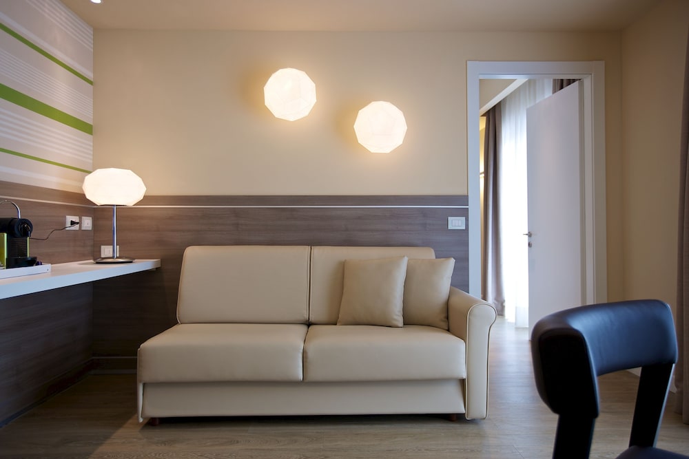 Enjoy Garda Hotel — Hotel rooms in Peschiera del Garda, Veneto