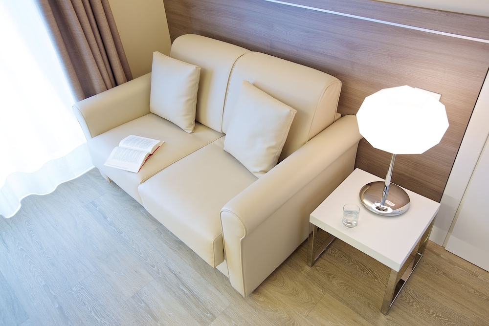 Enjoy Garda Hotel — Hotel rooms in Peschiera del Garda, Veneto