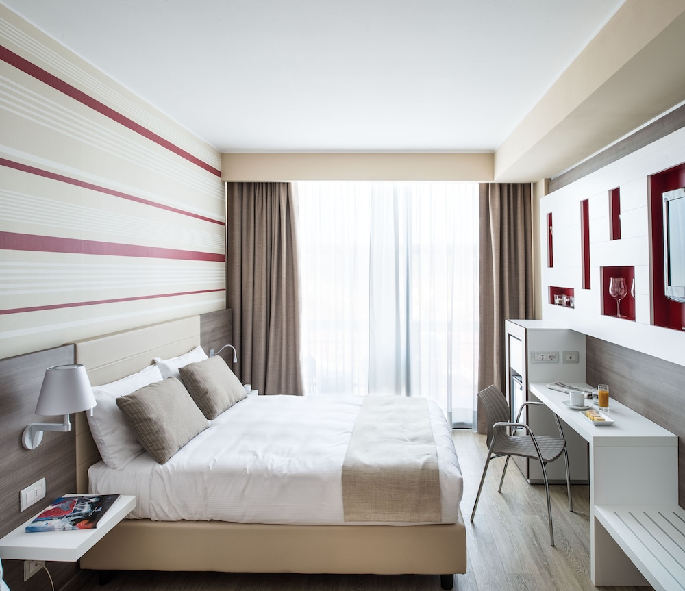 Enjoy Garda Hotel — Hotel rooms in Peschiera del Garda, Veneto
