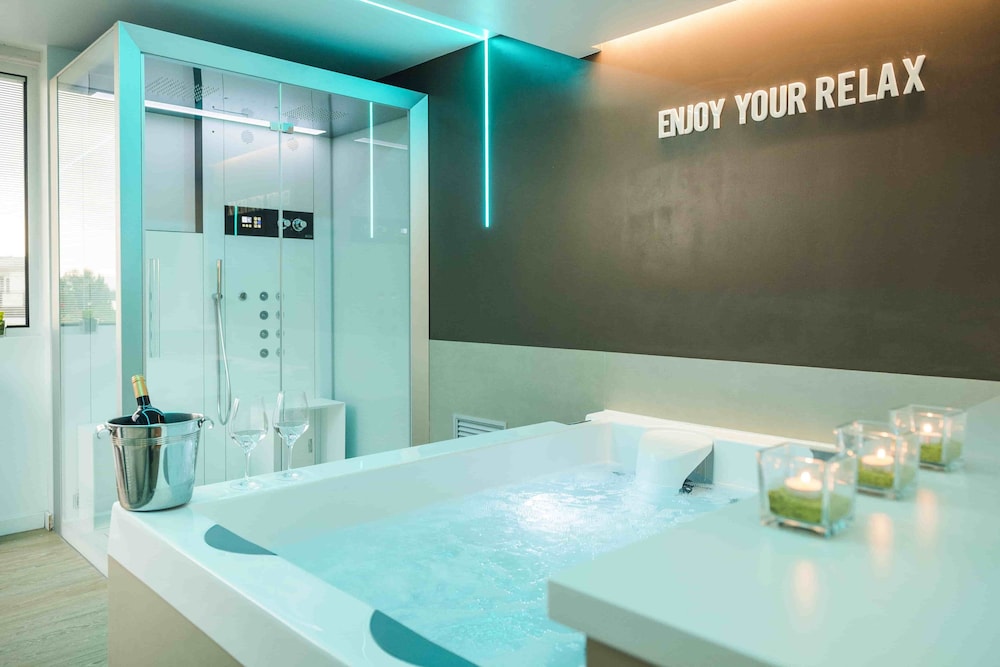 Enjoy Garda Hotel — Spa in Peschiera del Garda, Veneto