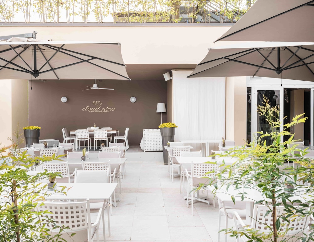 Enjoy Garda Hotel — Restaurant & bars in Peschiera del Garda, Veneto