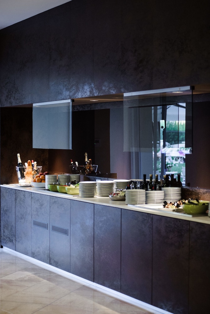 Enjoy Garda Hotel — Restaurant & bars in Peschiera del Garda, Veneto