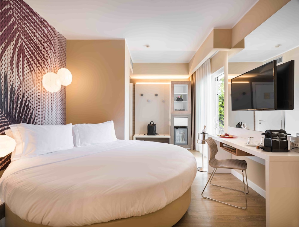 Enjoy Garda Hotel — Hotel rooms in Peschiera del Garda, Veneto