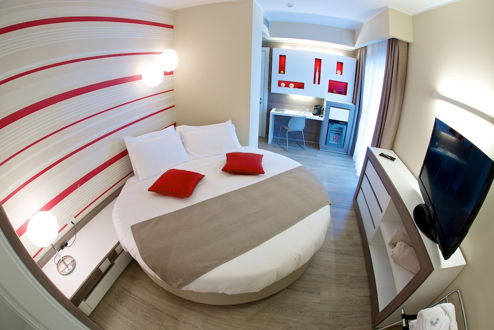 Enjoy Garda Hotel — Hotel rooms in Peschiera del Garda, Veneto