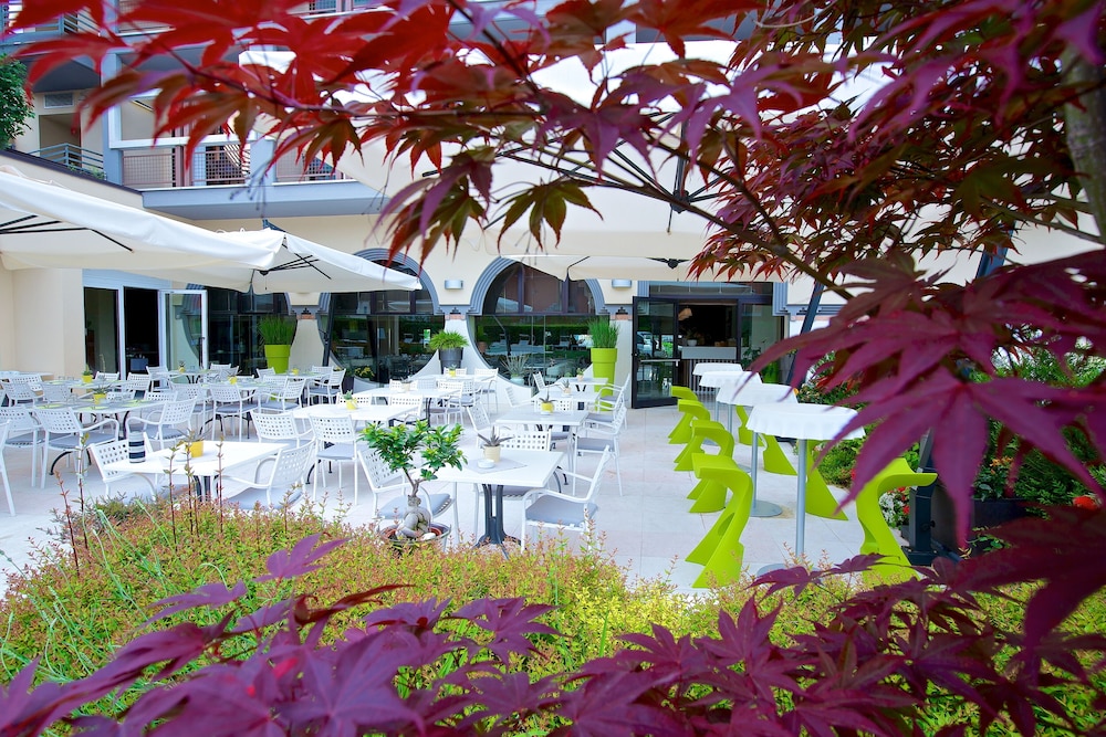Enjoy Garda Hotel — Restaurant & bars in Peschiera del Garda, Veneto