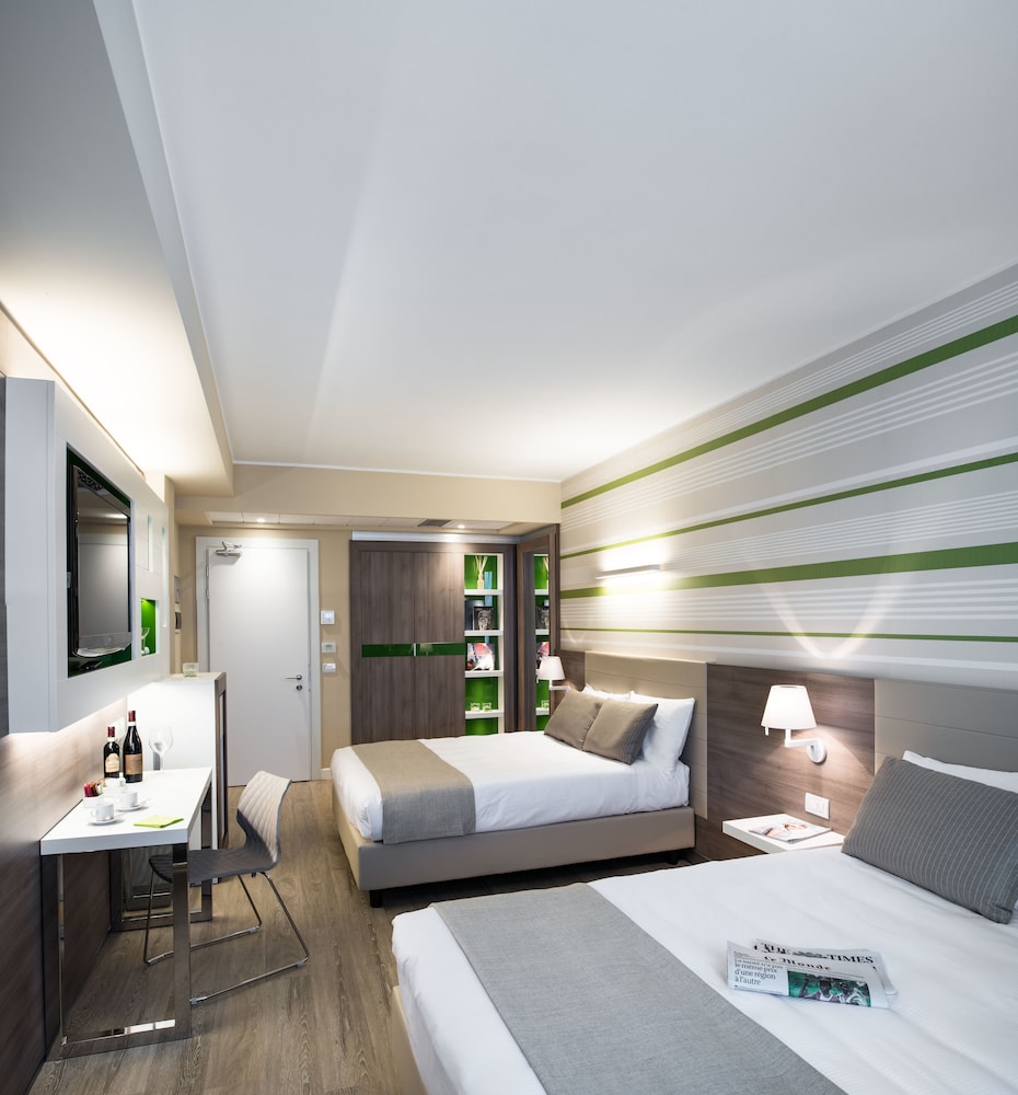 Enjoy Garda Hotel — Hotel rooms in Peschiera del Garda, Veneto