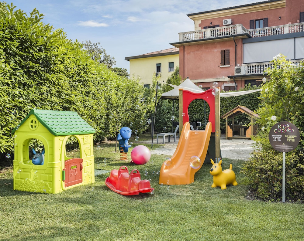 Enjoy Garda Hotel — Attractions for children in Peschiera del Garda, Veneto