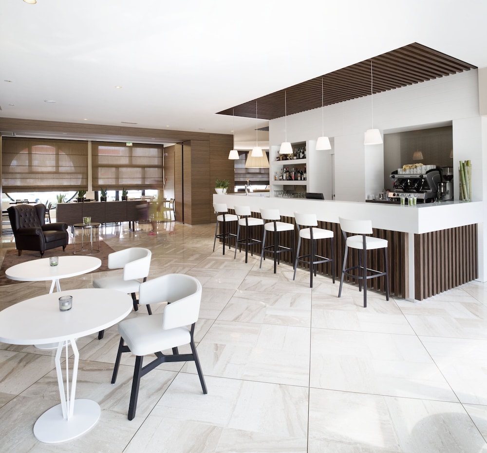 Enjoy Garda Hotel — Restaurant & bars in Peschiera del Garda, Veneto