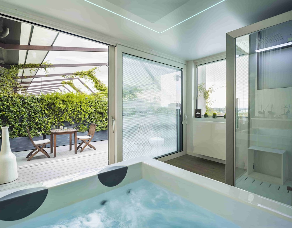 Enjoy Garda Hotel — Spa in Peschiera del Garda, Veneto