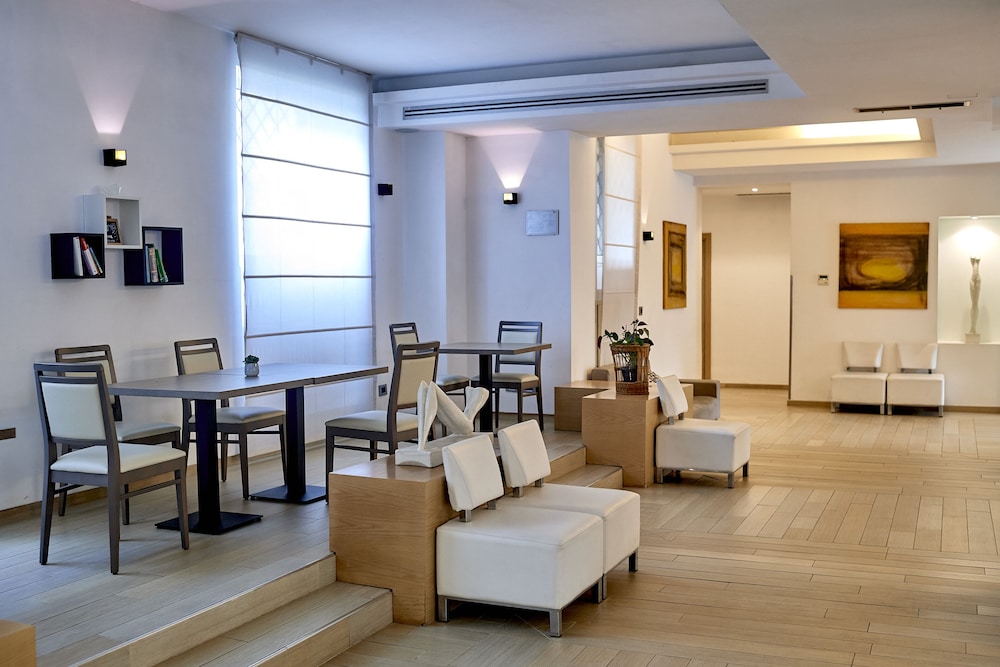 Occidental Aurelia — Restaurant & bars in Rome, Lazio