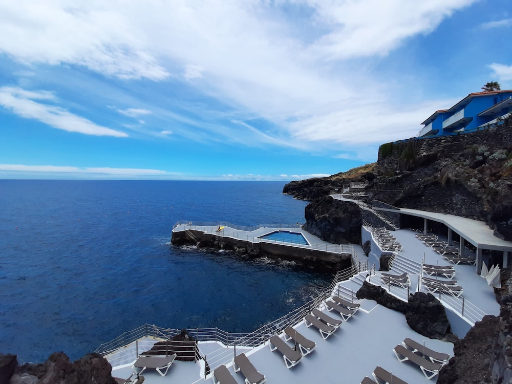 Rocamar Lido Resort — Swimming pool in Santa Cruz, Madeira