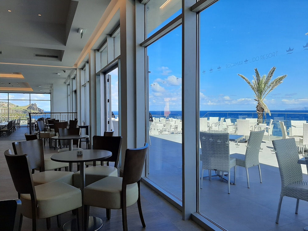 Rocamar Lido Resort — Restaurant & bars in Santa Cruz, Madeira