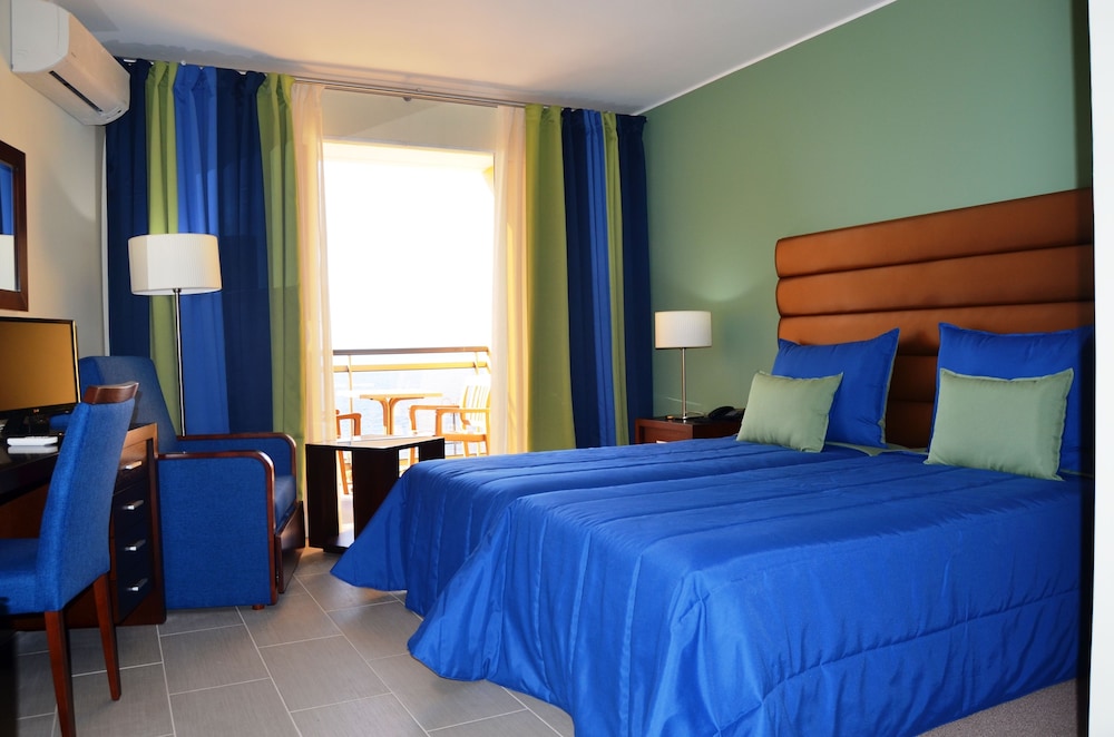 Rocamar Lido Resort — Hotel rooms in Santa Cruz, Madeira