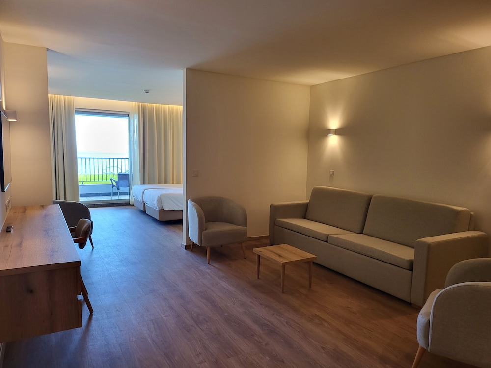 Rocamar Lido Resort — Hotel rooms in Santa Cruz, Madeira