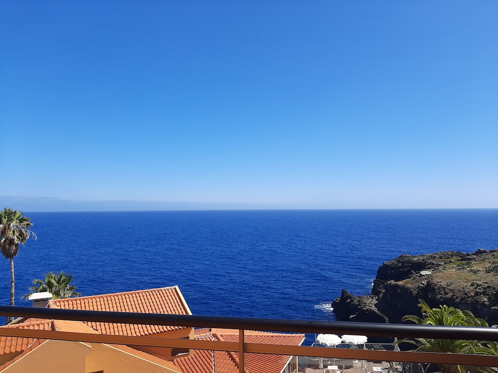 Rocamar Lido Resort — Hotel building in Santa Cruz, Madeira