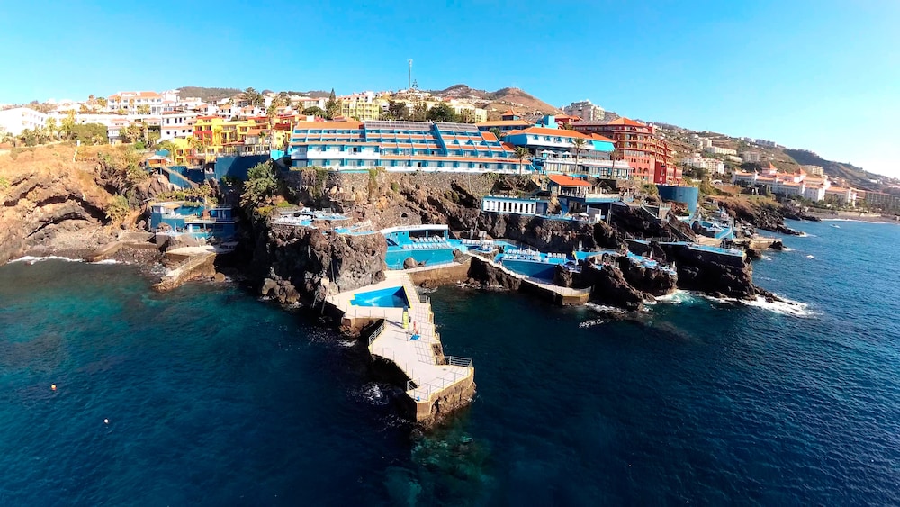 Rocamar Lido Resort — Hotel building in Santa Cruz, Madeira