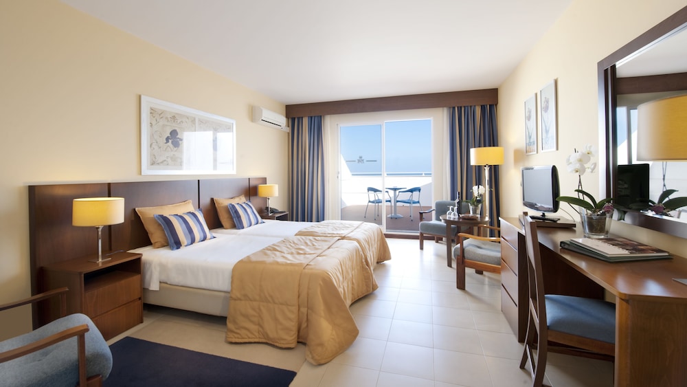Rocamar Lido Resort — Hotel rooms in Santa Cruz, Madeira