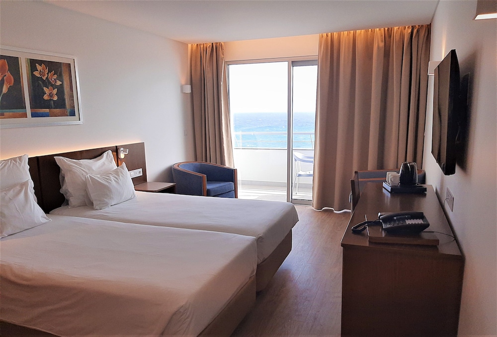 Rocamar Lido Resort — Hotel rooms in Santa Cruz, Madeira