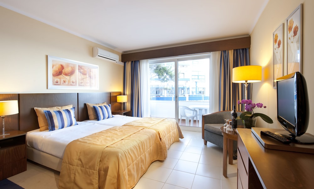 Rocamar Lido Resort — Hotel rooms in Santa Cruz, Madeira