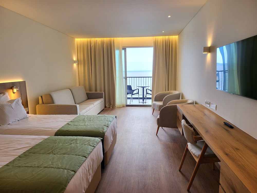 Rocamar Lido Resort — Hotel rooms in Santa Cruz, Madeira