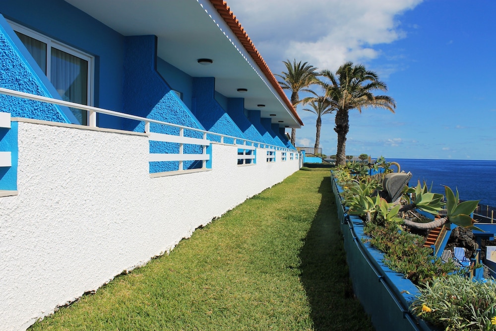 Rocamar Lido Resort — Hotel building in Santa Cruz, Madeira