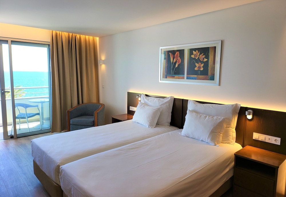 Rocamar Lido Resort — Hotel rooms in Santa Cruz, Madeira