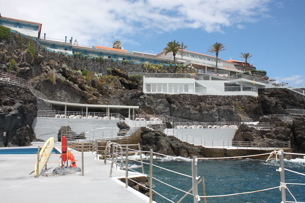 Rocamar Lido Resort — Hotel building in Santa Cruz, Madeira