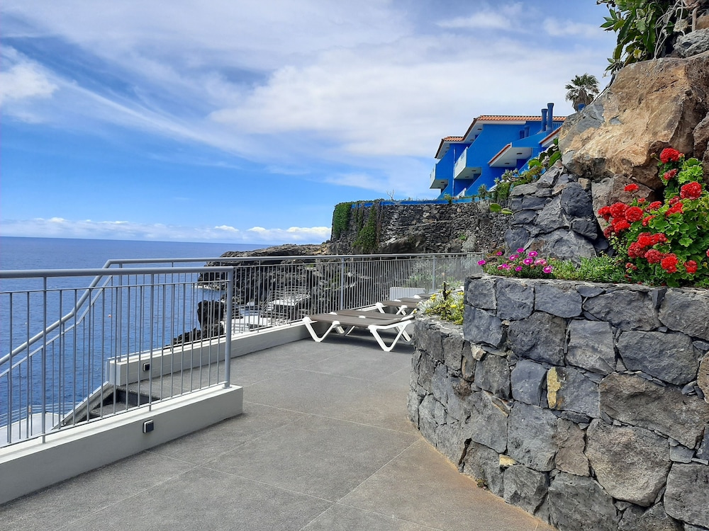 Rocamar Lido Resort — Hotel building in Santa Cruz, Madeira