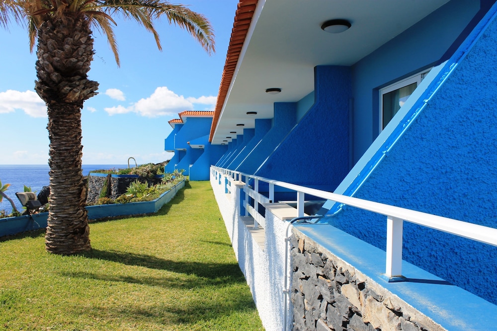 Rocamar Lido Resort — Hotel building in Santa Cruz, Madeira