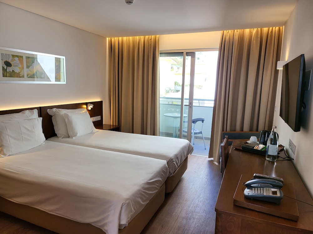 Rocamar Lido Resort — Hotel rooms in Santa Cruz, Madeira