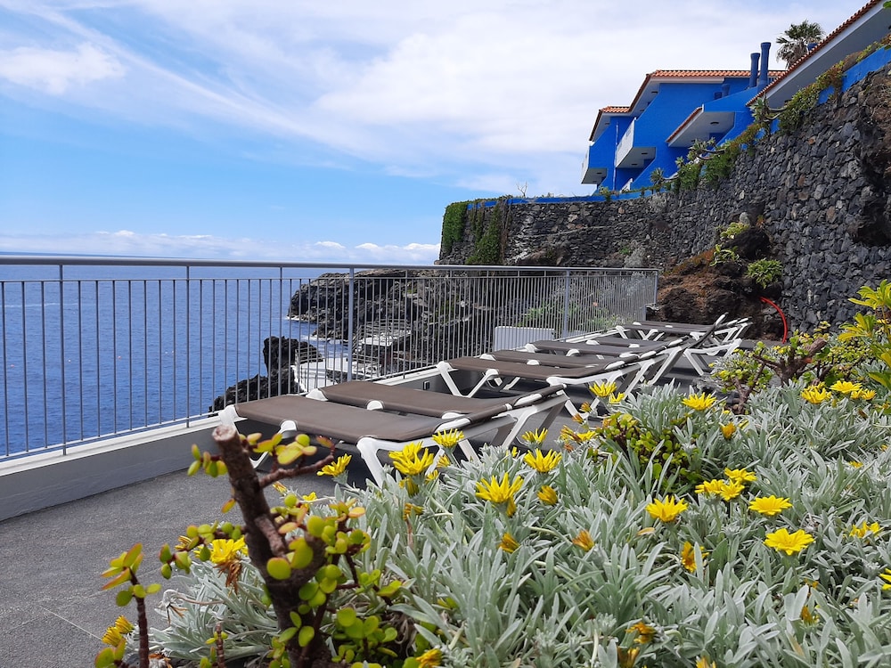 Rocamar Lido Resort — Hotel building in Santa Cruz, Madeira