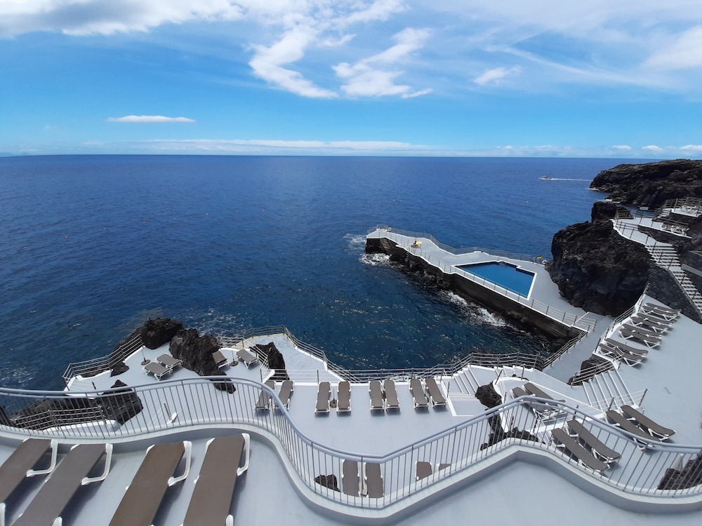 Rocamar Lido Resort — Swimming pool in Santa Cruz, Madeira