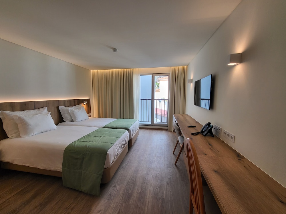 Rocamar Lido Resort — Hotel rooms in Santa Cruz, Madeira