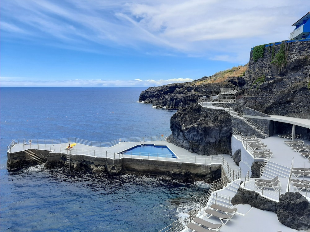 Rocamar Lido Resort — Swimming pool in Santa Cruz, Madeira